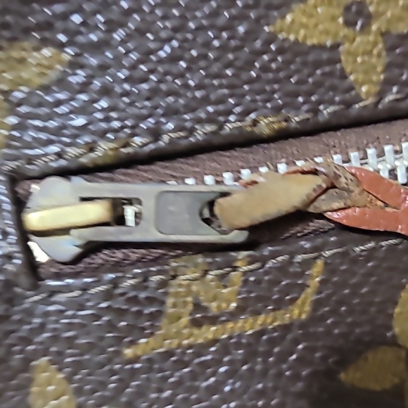 Authentic VINTAGE Louis Vuitton Marly Bandouliere Shoulder Bag - Picture 10 of 10